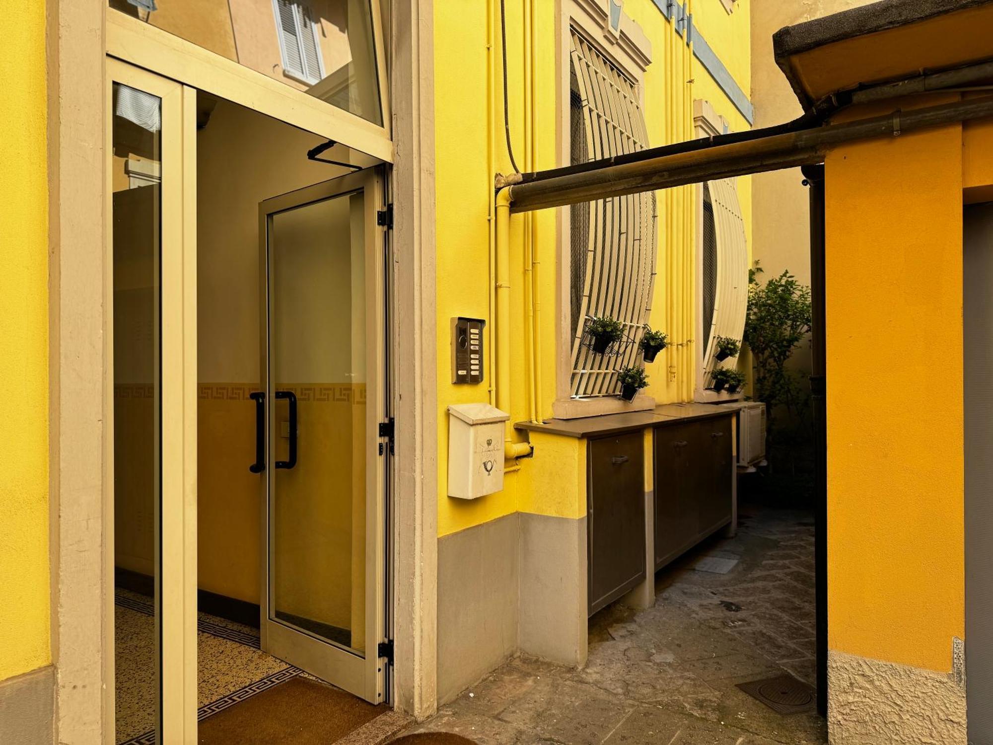 Ferienwohnung Regina Milano In Verona - Sky Tv, Wifi E Breakfast Box Exterior foto